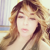 RedGifs profile picture for @glamorous